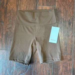 NWT Lululemon Wunder Train HR Shorts 8” size 8 in color Java